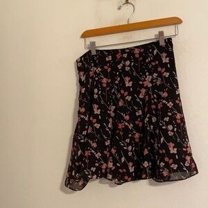 EXPRESS BLACK FLORAL SKIRT SIZE 3/4